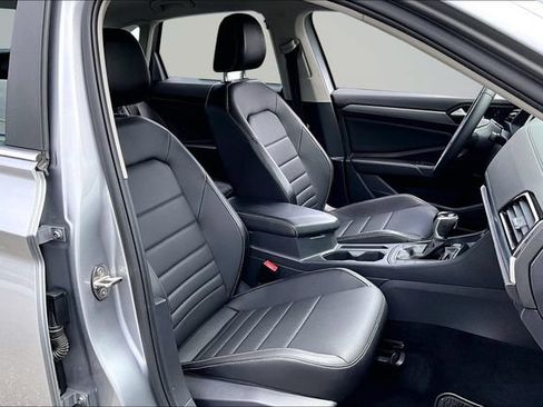 Used 2022 Volkswagen Jetta SE FWD image 28