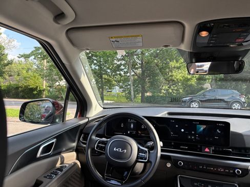 Used 2026 Kia Carnival FWD image 37