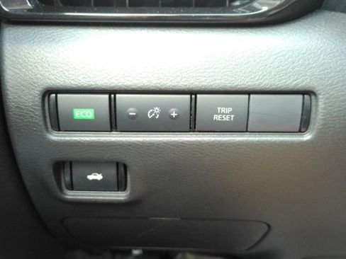 Used 2025 Nissan Sentra SR w/ SR Premium Package FWD image 33