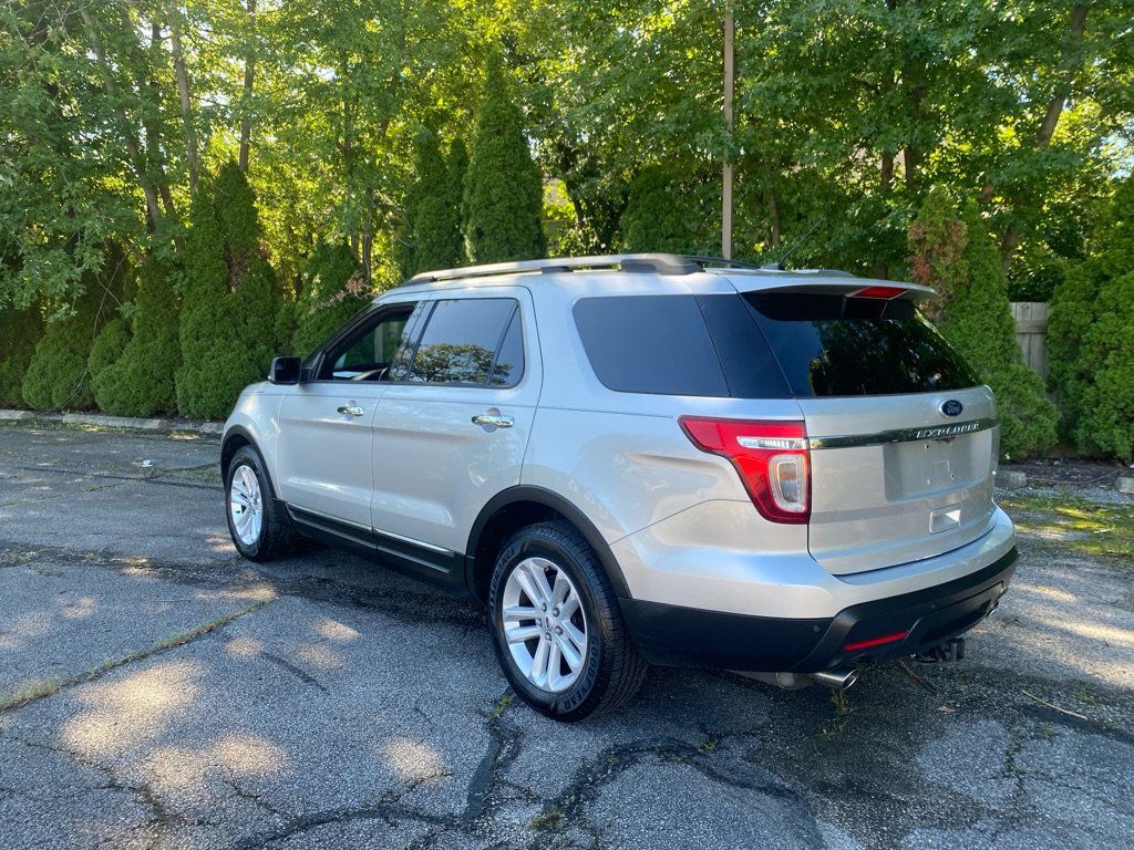 Used 2013 Ford Explorer XLT FWD image 3