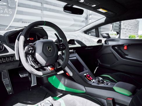 Used 2022 Lamborghini Huracan STO image 2