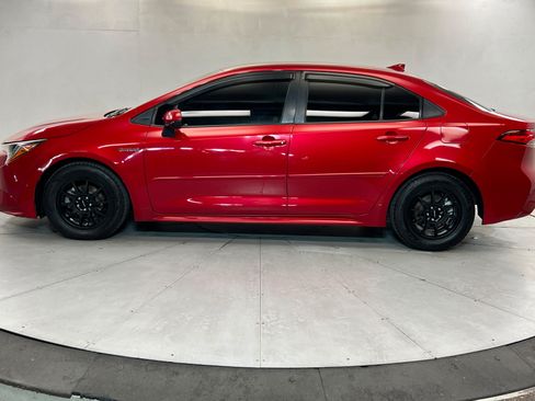 Used 2021 Toyota Corolla LE FWD image 2