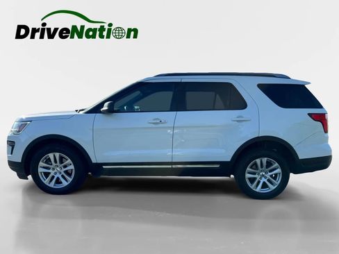 Used 2018 Ford Explorer XLT image 8
