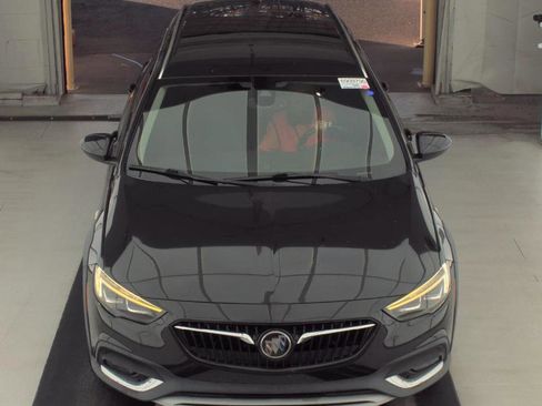 Used 2018 Buick Regal Essence w/ Driver Confidence Package #1 image 2