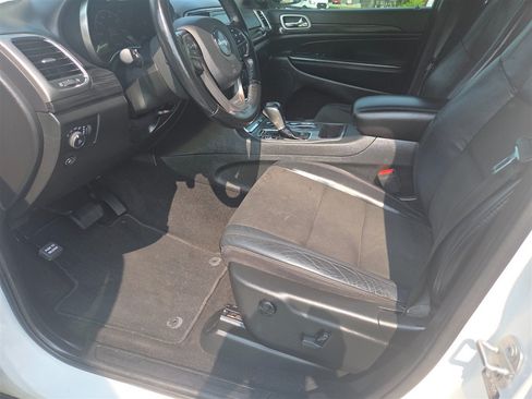 Used 2021 Jeep Grand Cherokee Laredo X AWD/4WD image 5