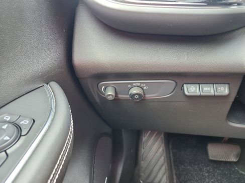 Used 2022 Buick Envision Avenir w/ Technology Package II AWD/4WD image 24