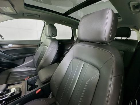 Used 2023 Audi Q5 2.0T Premium w/ Convenience Package image 21