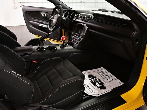 Used 2016 Ford Mustang Shelby GT350 w/ Track Package image 26