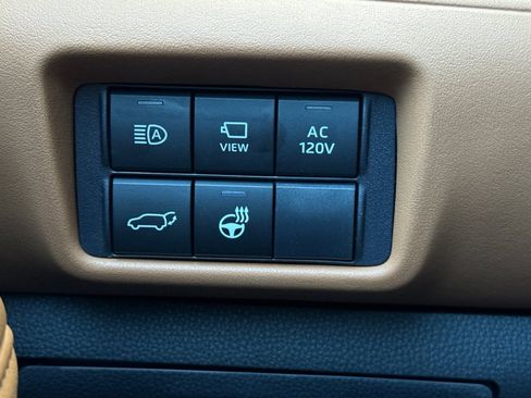 Used 2026 Toyota Highlander Platinum AWD/4WD image 32