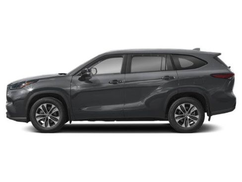 Used 2023 Toyota Highlander XLE FWD image 3