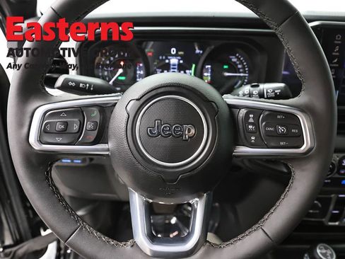 Used 2025 Jeep Wrangler Unlimited Sahara AWD/4WD image 10
