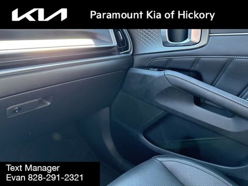 Used 2025 Kia Sorento SX FWD image 30