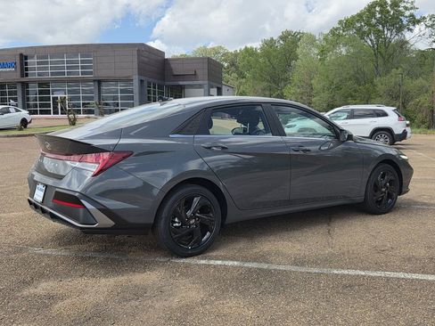 New 2026 Hyundai Elantra SEL Sport Premium FWD image 2