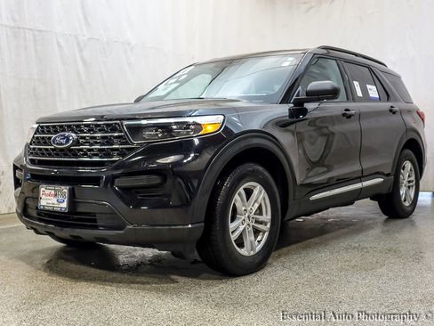 Certified 2022 Ford Explorer XLT image 2