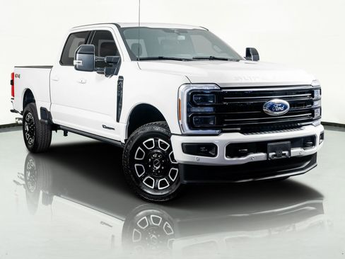 Used 2025 Ford F250 Platinum image 4