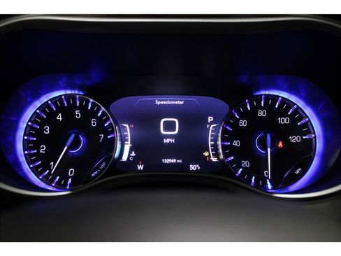 Used 2021 Chrysler Pacifica Touring-L image 32