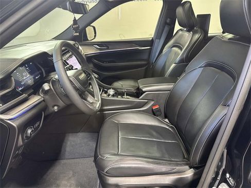 Used 2023 Jeep Grand Cherokee Overland image 18