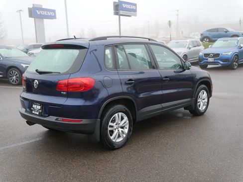 Used 2016 Volkswagen Tiguan S image 7