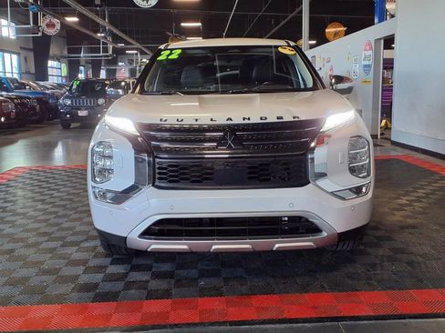 Used 2022 Mitsubishi Outlander SE image 2