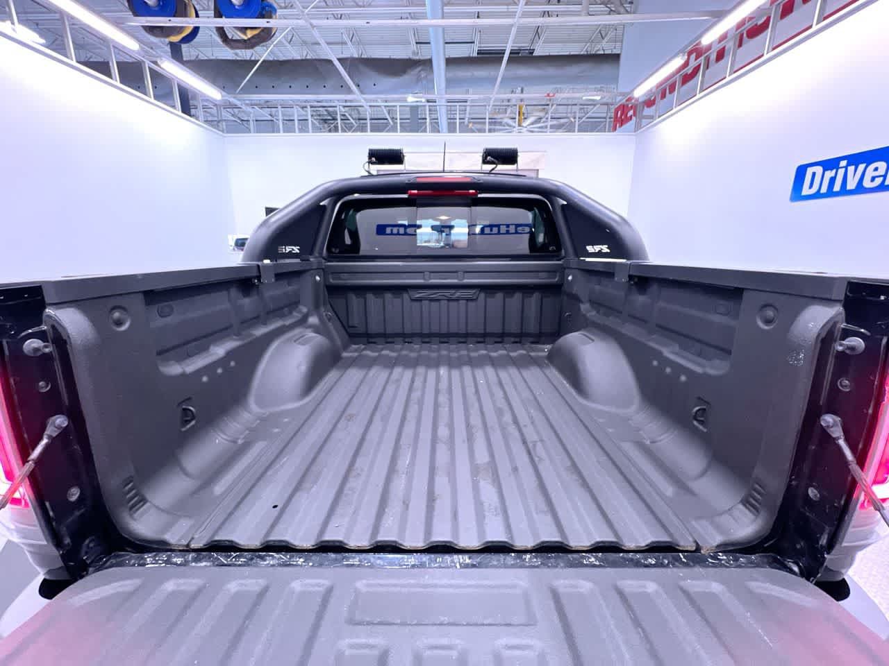 Used 2019 Chevrolet Colorado ZR2 w/ ZR2 Midnight Special Edition AWD/4WD image 43