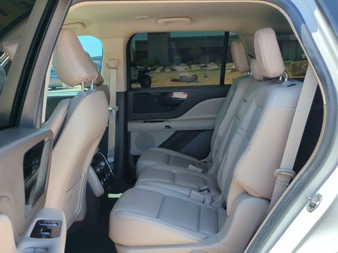 Used 2023 Lincoln Aviator AWD w/ Class IV Trailer Tow Package image 26