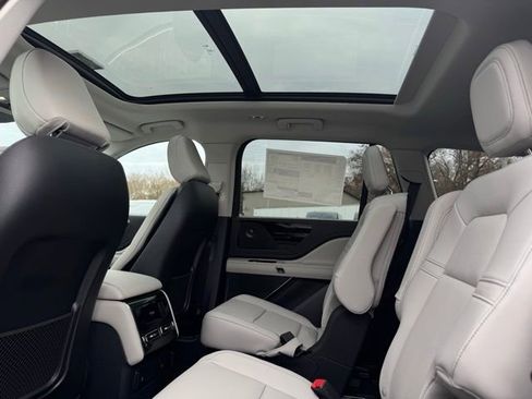 New 2026 Lincoln Aviator AWD w/ Jet Appearance Package image 28