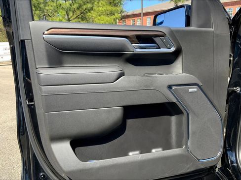 Used 2025 Chevrolet Silverado 1500 LT Trail Boss w/ Dark Appearance Package image 22