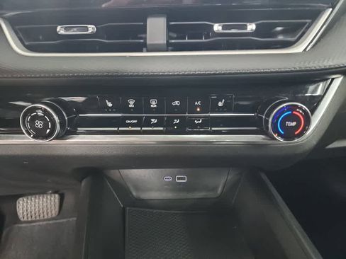 Used 2025 Chevrolet Equinox LT FWD image 26
