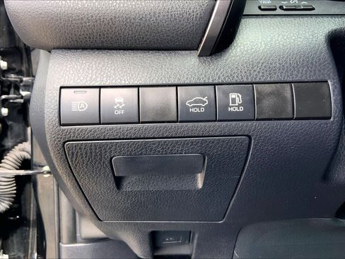 Used 2020 Toyota Camry SE FWD image 33