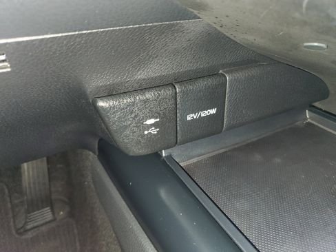 Used 2018 Toyota Camry L image 34