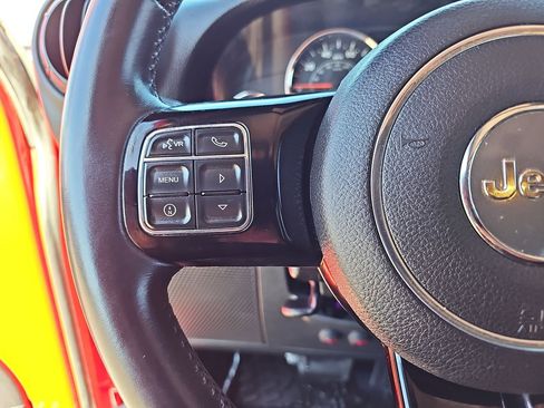 Used 2015 Jeep Wrangler Unlimited Sahara image 16