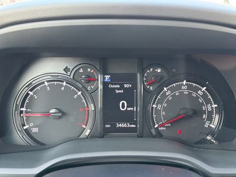 Used 2022 Toyota 4Runner SR5 Premium AWD/4WD image 11