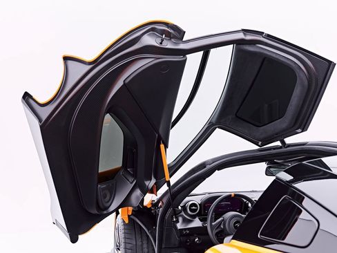 Used 2019 McLaren Senna RWD image 58