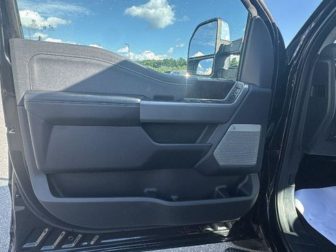 Used 2023 Ford F250 Lariat w/ Lariat Ultimate Package AWD/4WD image 19