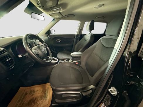 Used 2017 Kia Soul image 19