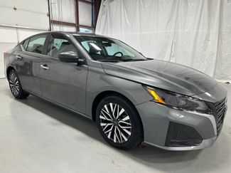 Used 2024 Nissan Altima 2.5 SV image 1
