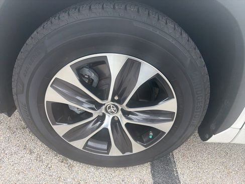 Used 2020 Toyota Highlander XLE image 10