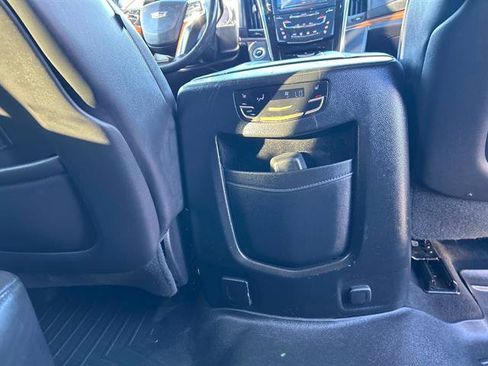 Used 2017 Cadillac Escalade ESV Luxury image 16