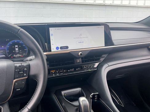 Used 2025 Toyota Crown XLE image 7