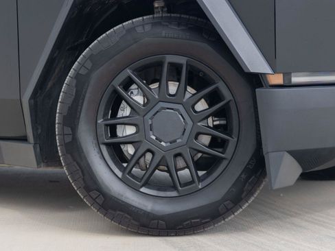 Used 2025 Tesla Cybertruck AWD Crew Cab image 4