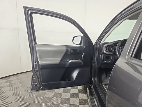 Used 2019 Toyota Tacoma SR5 AWD/4WD image 25