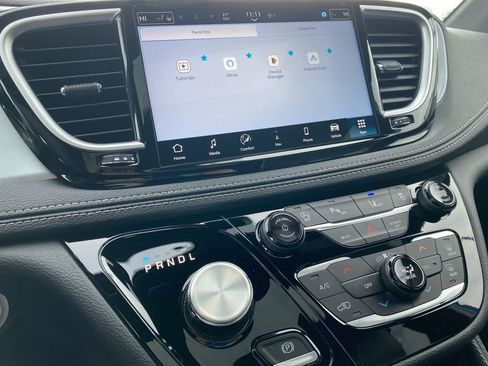 New 2026 Chrysler Pacifica Limited w/ S Appearance Package image 40