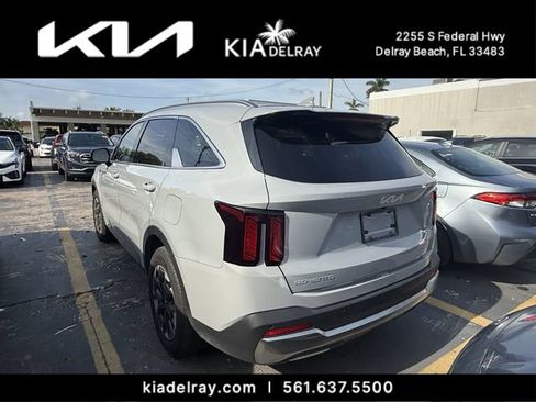 Certified 2024 Kia Sorento S w/ Panoramic Sunroof Package FWD image 3