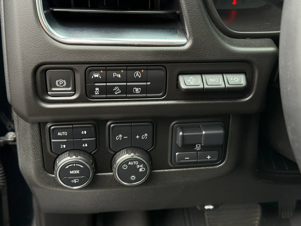 Used 2024 Chevrolet Suburban High Country AWD/4WD image 26