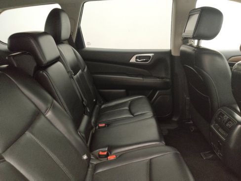 Used 2017 Nissan Pathfinder Platinum w/ Family Entertainment Package AWD/4WD image 19