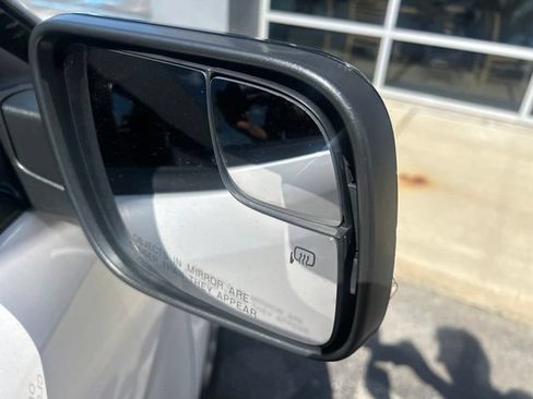 Used 2018 Ford Explorer XLT w/ Equipment Group 202A AWD/4WD image 6