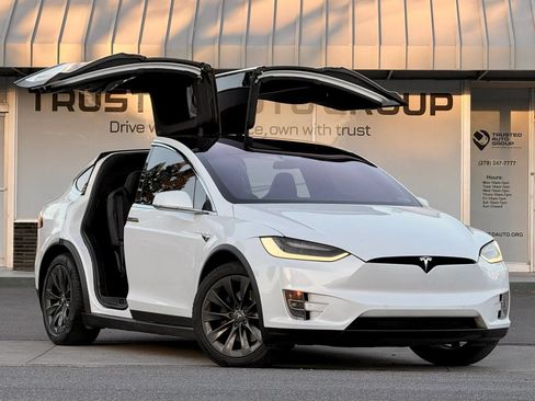 Used 2019 Tesla Model X 75D AWD/4WD image 2