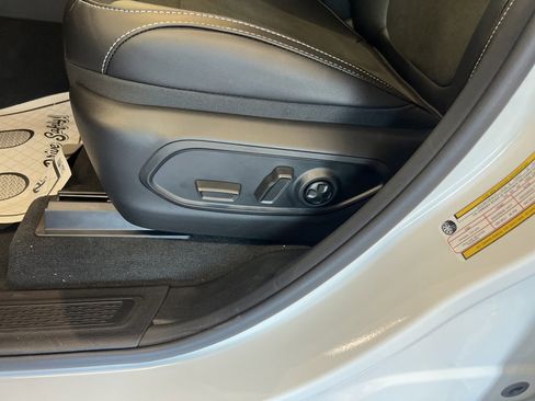 New 2025 Jeep Grand Cherokee Altitude image 7