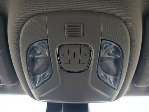Used 2022 Jeep Compass Latitude FWD image 23