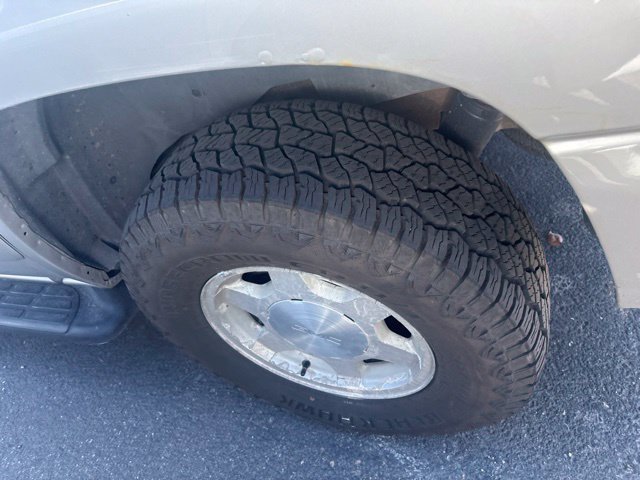 Used 2005 GMC Yukon SLT w/ SLT Preferred Equipment Group AWD/4WD image 36